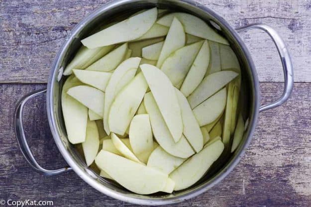 a pot of sliced apples