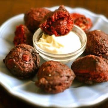 Red Velvet cakes and cream cheese