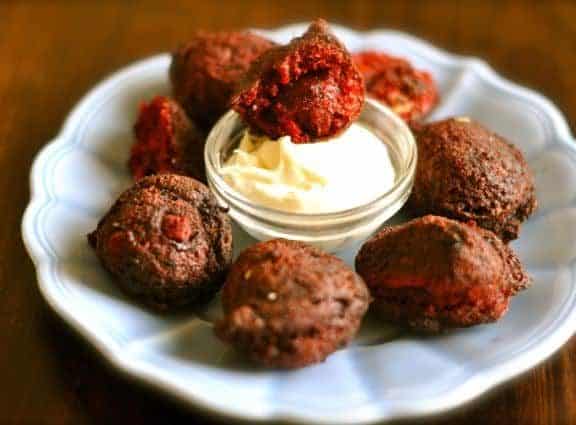 Red Velvet cakes and cream cheese