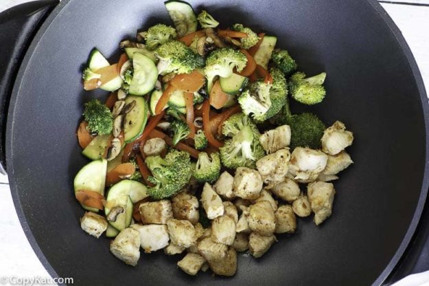 hunan chicken in a wok