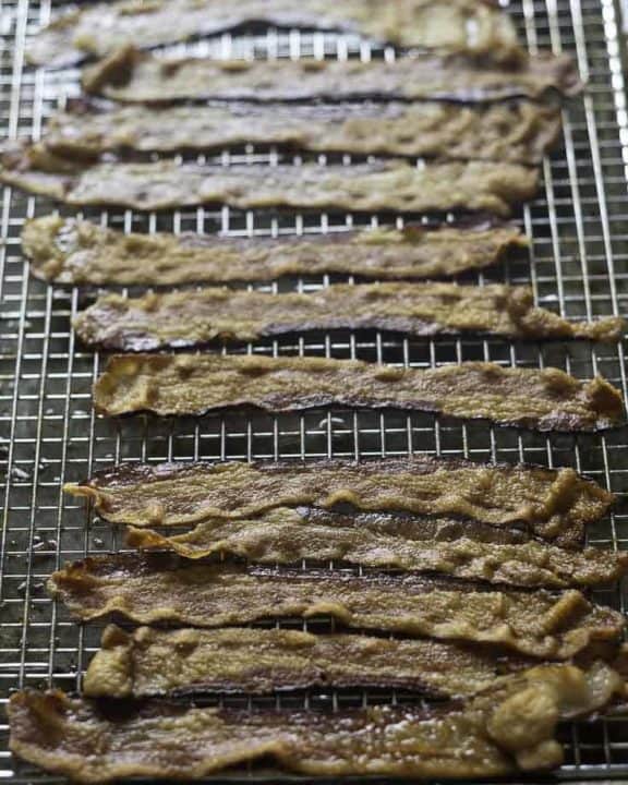 A pound of bacon that has been cooked in the oven.