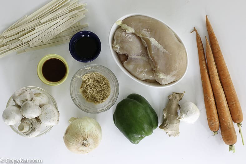 lo mein noodles, ginger, onion, chicken to make lo mein