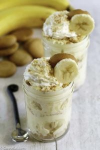 two mason jars filled with Cracker Barrel Banana Pudding