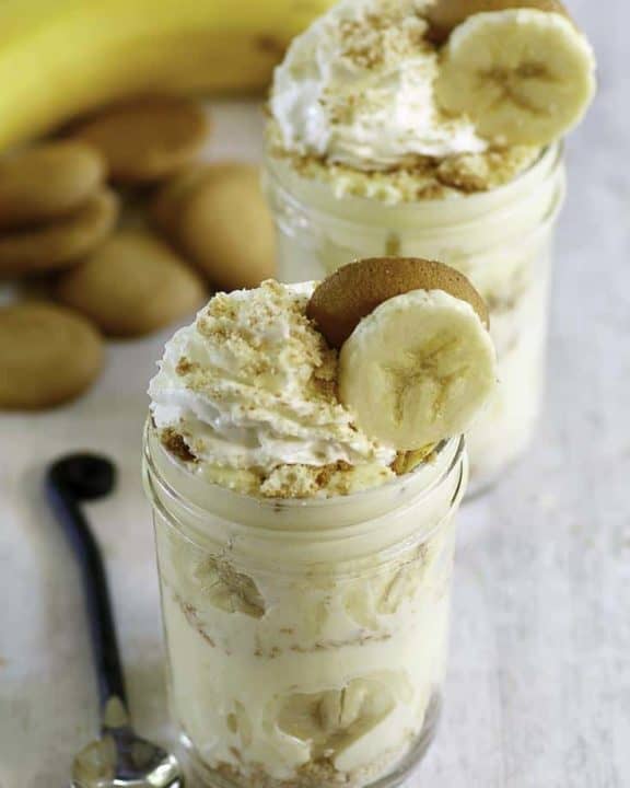 two mason jars filled with Cracker Barrel Banana Pudding