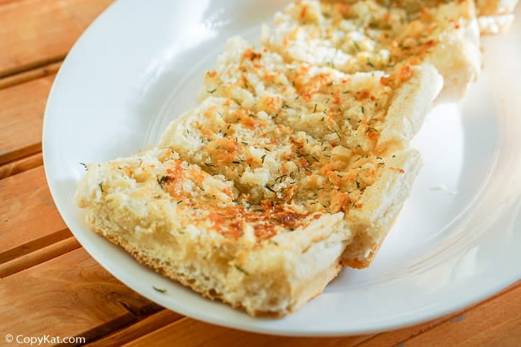 garlic bread slices on a plate