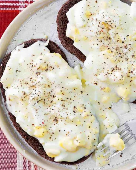 creamed eggs on toast breakfast