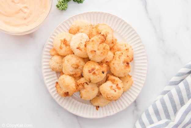 cooked panko breaded shrimp on a plate and a bowl of creamy chili sauce
