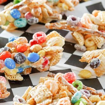 closeup photo of white trash candy snack pieces