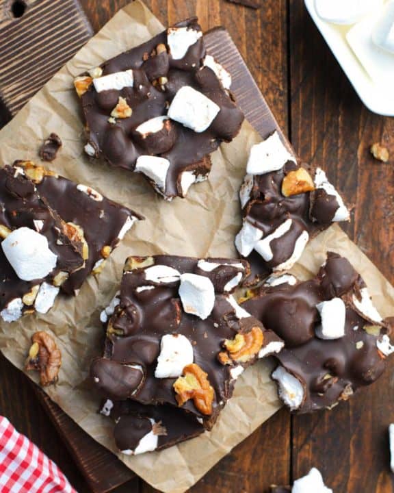 eight pieces of rocky road candy with walnuts