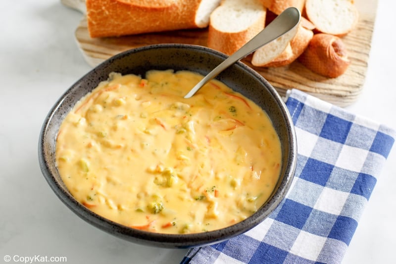 homemade Panera broccoli cheddar soup and bread slices