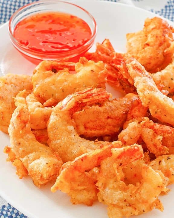 beer battered fried shrimp with dipping sauce