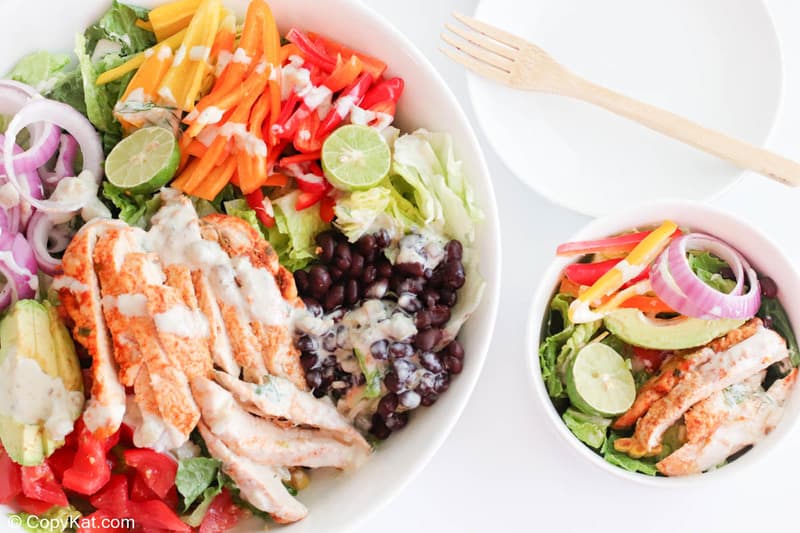 chicken fajita salad in large and small bowls