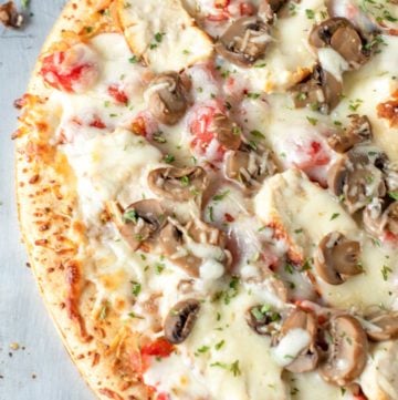 homemade Olive Garden chicken formaggio pizza