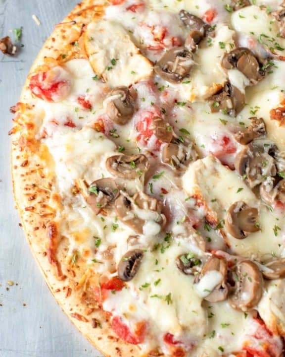 homemade Olive Garden chicken formaggio pizza