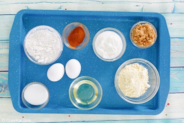 sock it to me cake ingredients on a tray