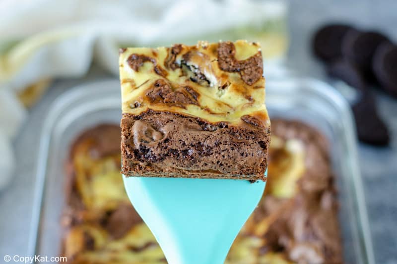 Oreo brownie on a spatula