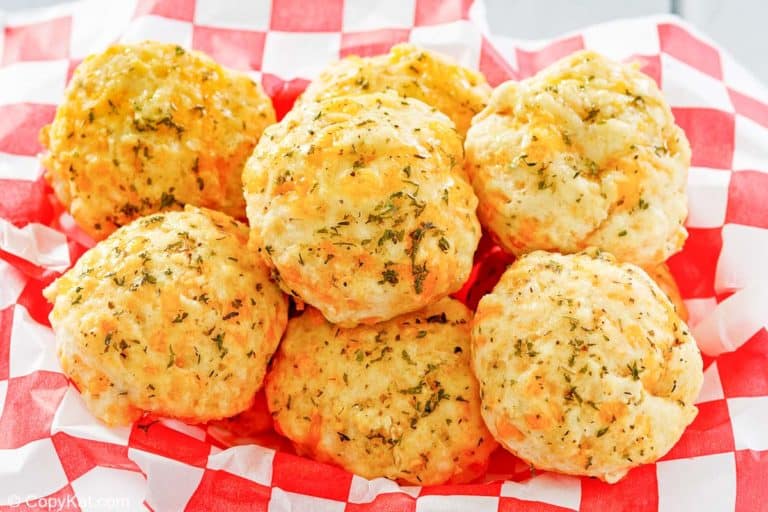 Homemade Red Lobster Cheddar Bay Biscuits