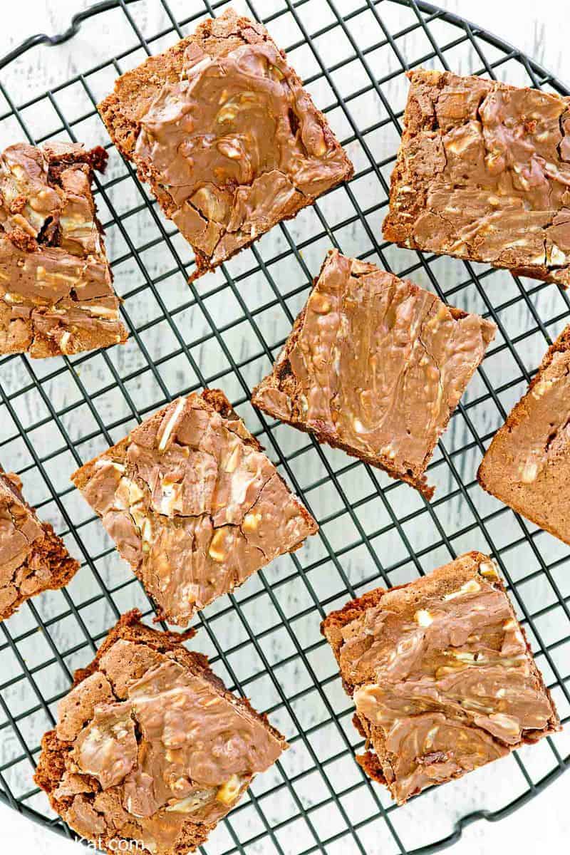 overhead view of Andes creme de menthe brownies on a wire rack.