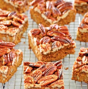 pecan pie brownies on a wire rack.