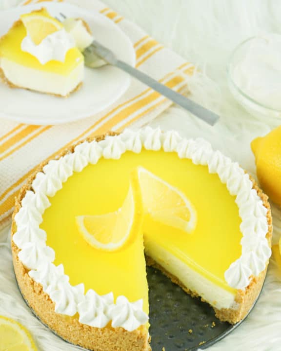 homemade copycat Marie Callender's lemon cream cheese pie.