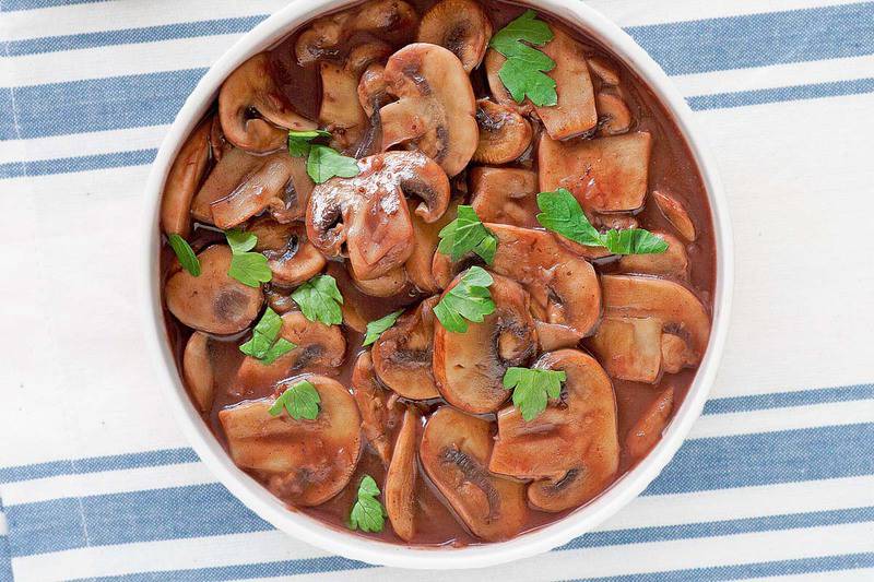 bowl of copycat Steak and Ale sauteed burgundy mushrooms.
