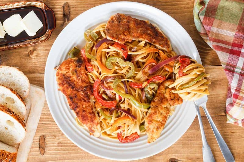 copycat Olive Garden chicken scampi, bread, and butter.
