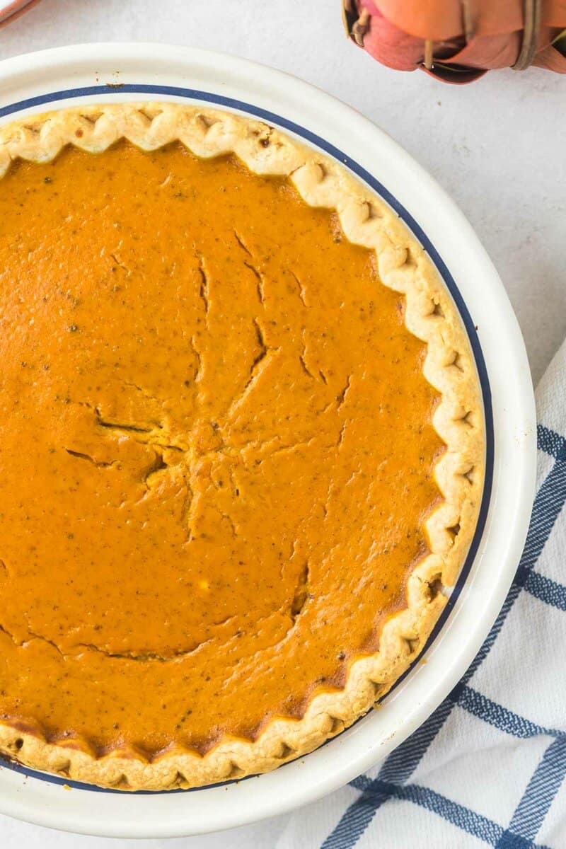 overhead view of a sugar free pumpkin pie.