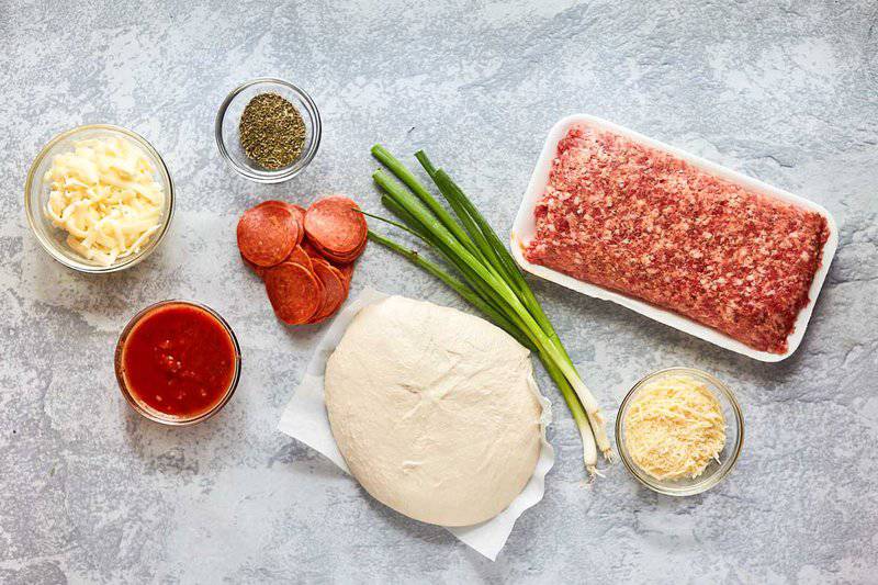 homemade pizza rolls ingredients.