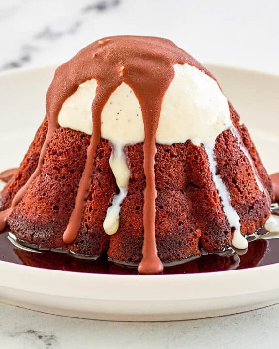 copycat Chili's molten lava cake dessert.