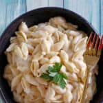 copycat Panera mac and cheese in a black bowl.