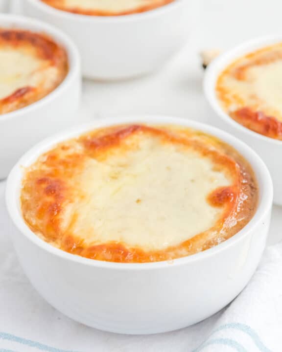 bowls of copycat TGI Friday's French onion soup.
