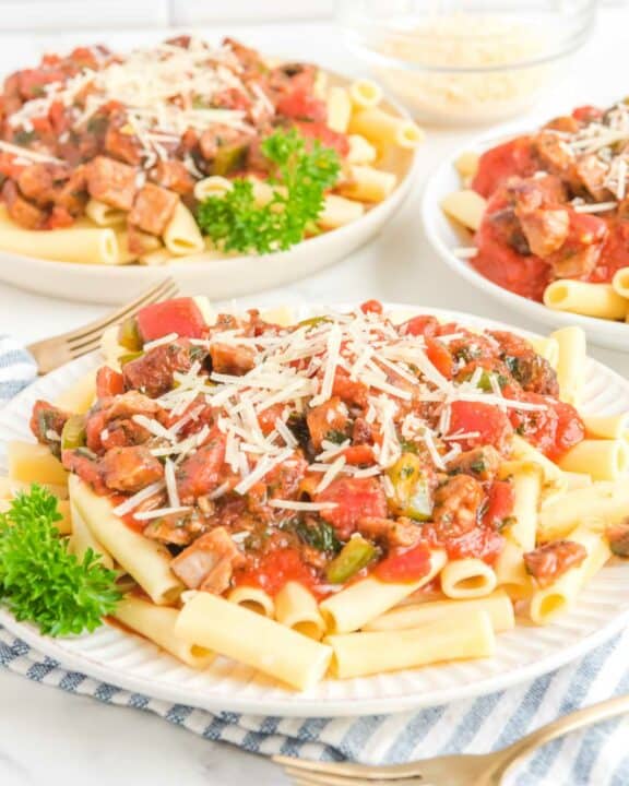 Copycat Olive Garden Neapolitan ziti on plates.