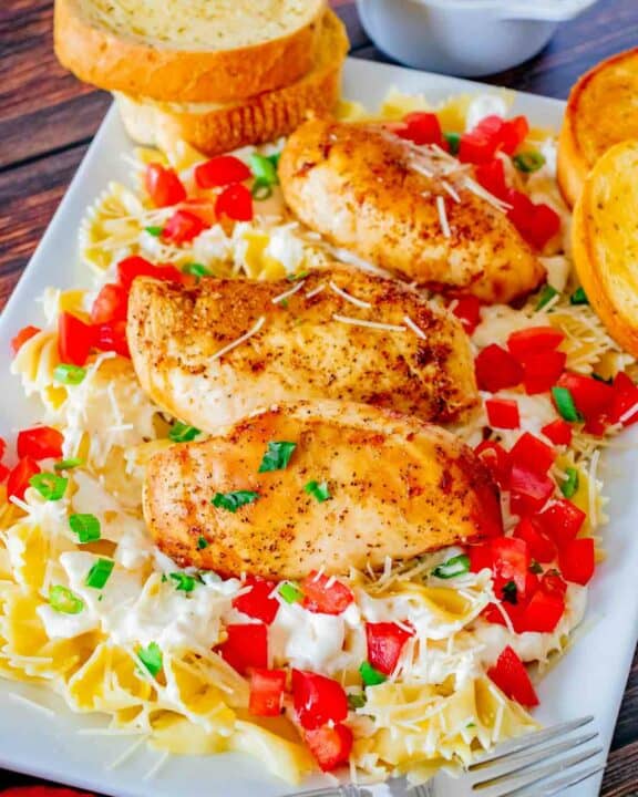 Copycat Chili's Cajun chicken pasta and garlic bread slices.