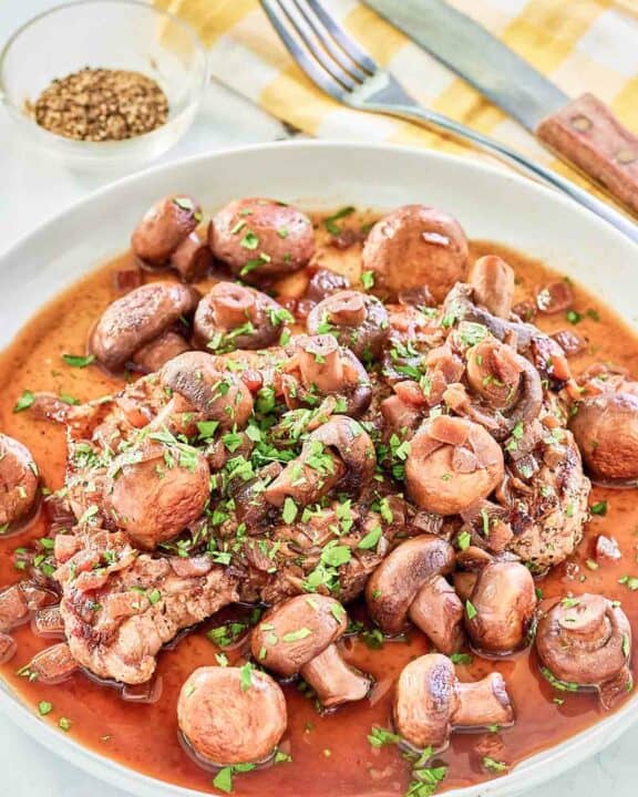 Copycat Outback Steakhouse sauteed mushrooms on a plate.