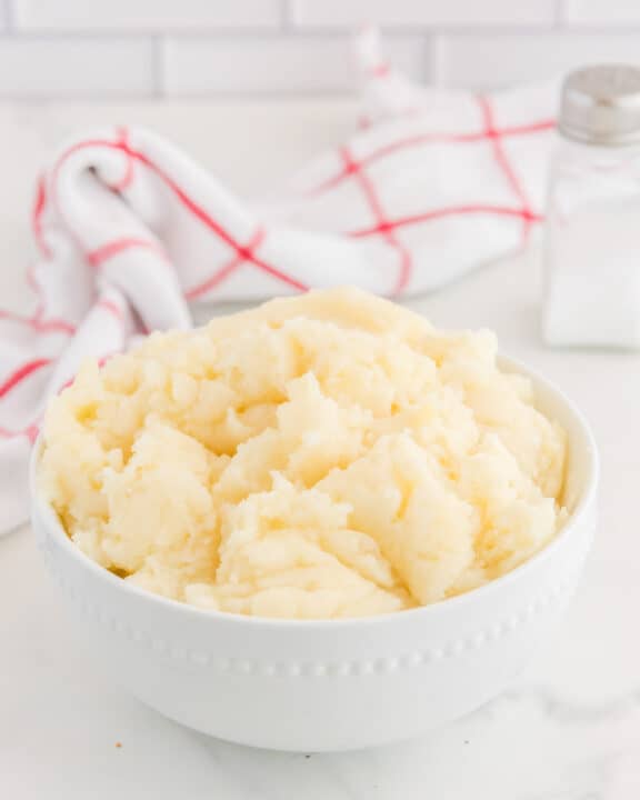 A bowl of copycat KFC mashed potatoes.