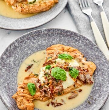 Copycat Carrabba's chicken bryan on two plates.