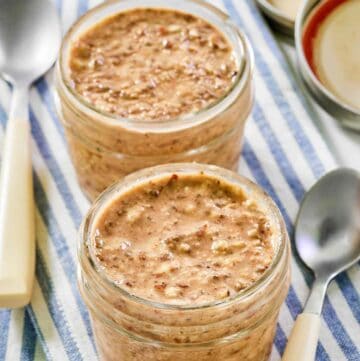 Homemade brekki overnight oats in jars and two spoons.