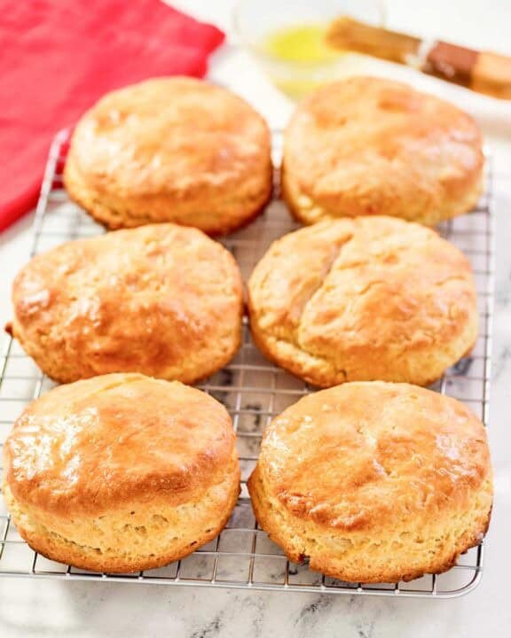 Copycat Bojangles biscuits on a wire rack.