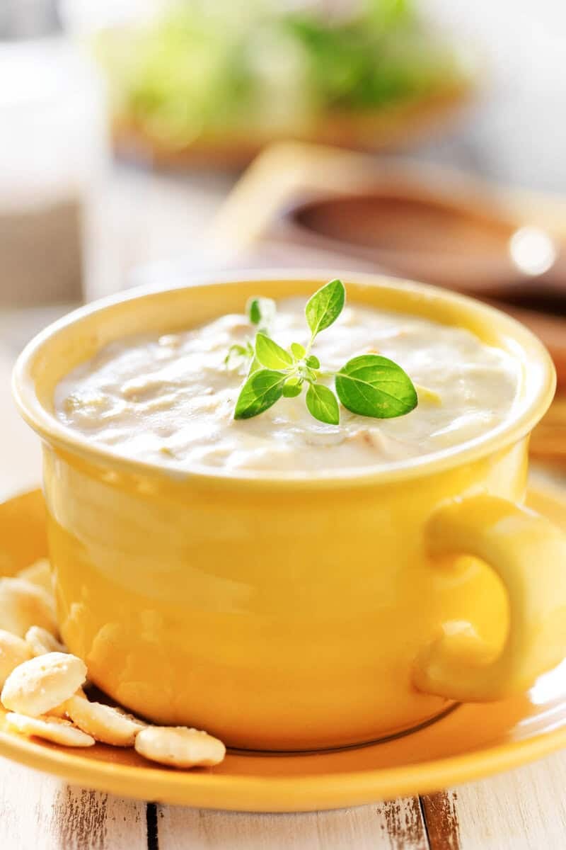 Copycat Sweet Tomatoes clam chowder in a bowl with a handle on a plate.